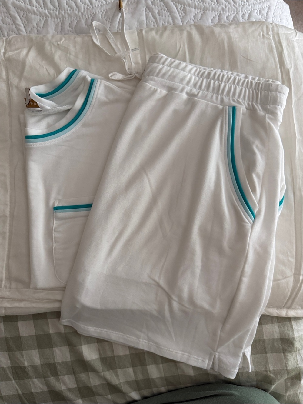 crown & ivy White Lounge Top with Teal Trim